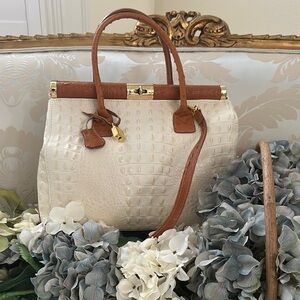 New,   Italian leather two tone tan/cream handbag. Made in Italy.